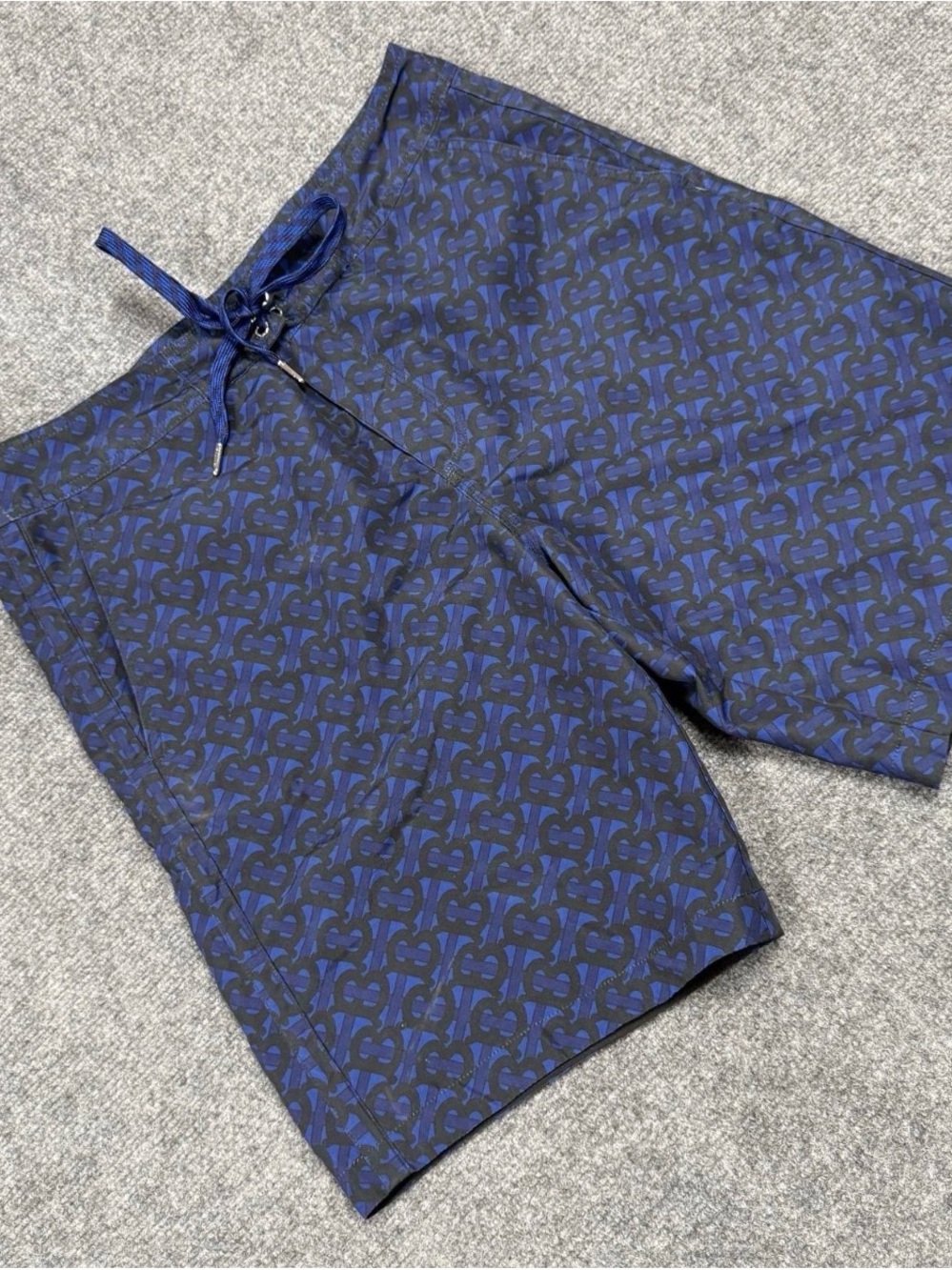 Burberry Men’s Swim Shorts Navy Blue Size Medium.